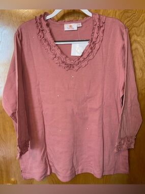 Quacker Factory dusty apricot Sparkle & Shine lettuce edge knit top Size XL